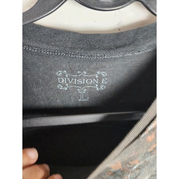 VTG Division E Distress T-Shirt Men’s Black Short Sleeve Neck Cross Skulls Y2K L - Picture 3 of 4